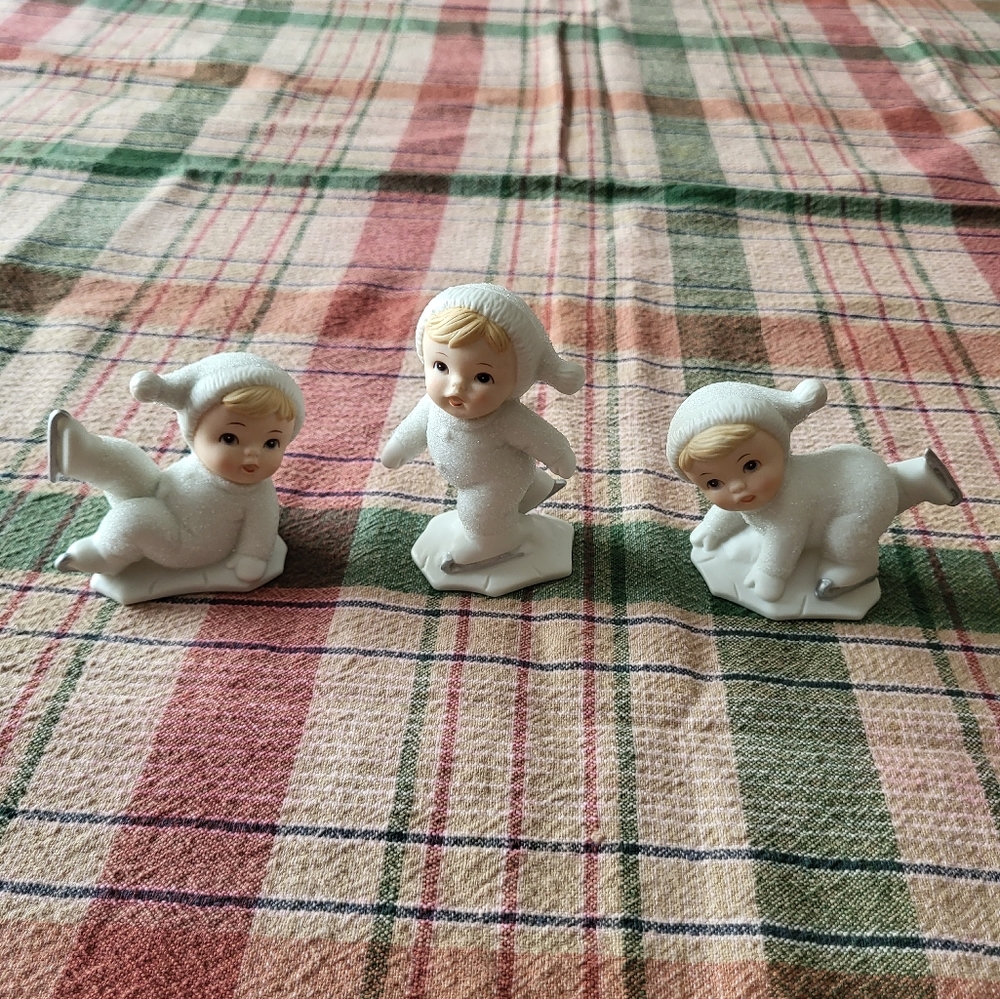 Snowbabies ice skating